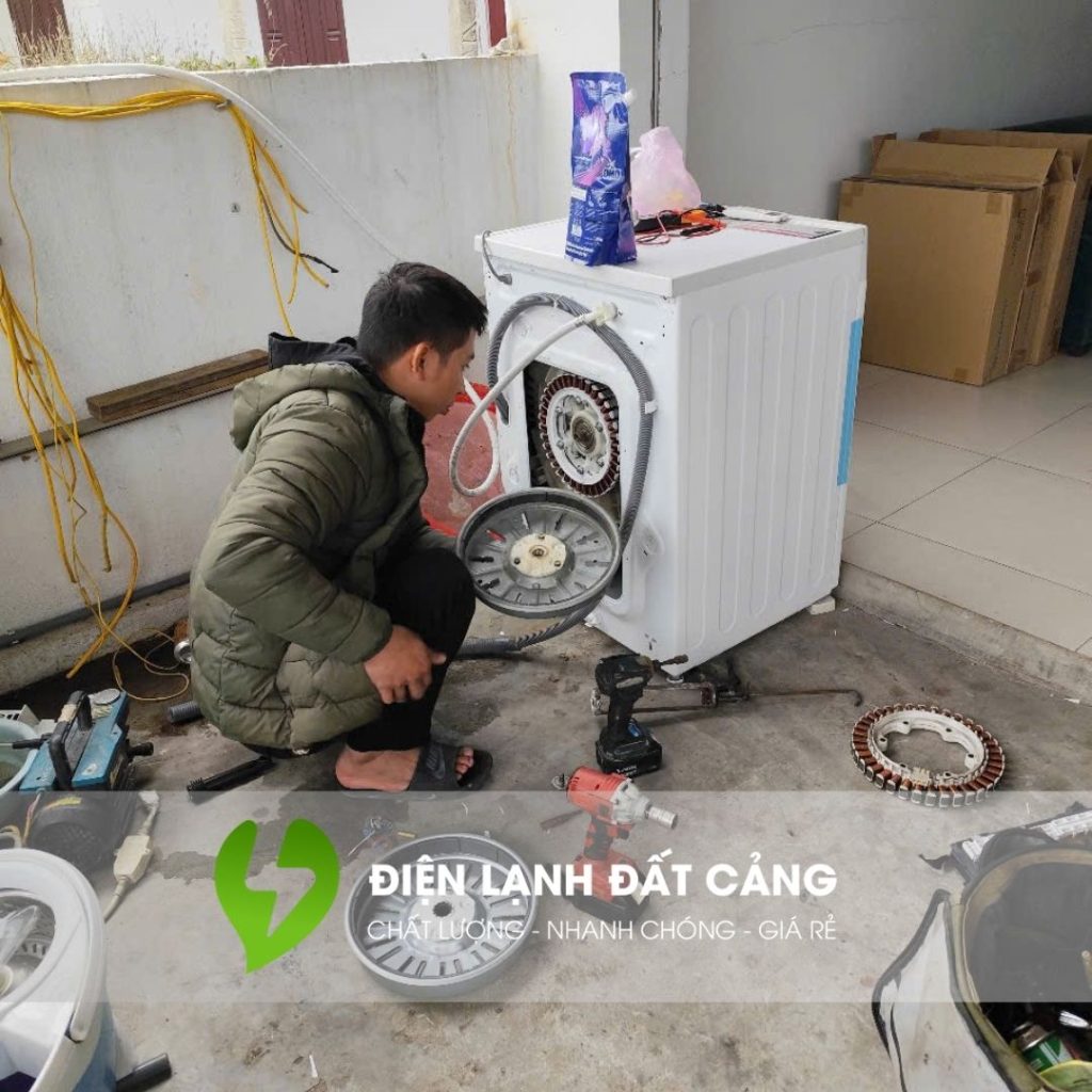 ĐIỆN LẠNH ĐẤT CẢNG chính là lựa chọn hàng đầu. Với đội ngũ kỹ thuật giỏi, thiết bị sửa chuyên dụng, giá cả minh bạch, phục vụ tận nơi và cam kết bảo hành dài hạn