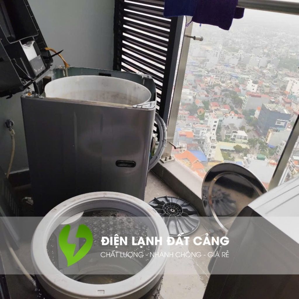 Khi máy giặt hỏng, điều khiến nhiều khách hàng lo lắng không chỉ là việc sửa chữa có hiệu quả hay không, mà còn là chi phí phát sinh, đặc biệt là phí kiểm tra ban đầu