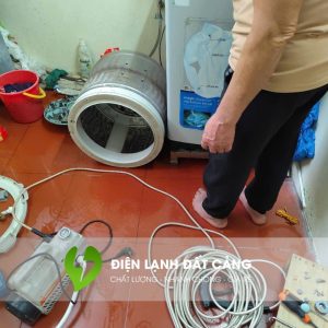 Việc lựa chọn dịch vụ sửa máy giặt cửa trên tại Hải Phòng đáng tin cậy không chỉ giúp bạn tiết kiệm chi phí, mà còn tránh được các rủi ro sửa chữa sai lỗi, thay nhầm linh kiện.