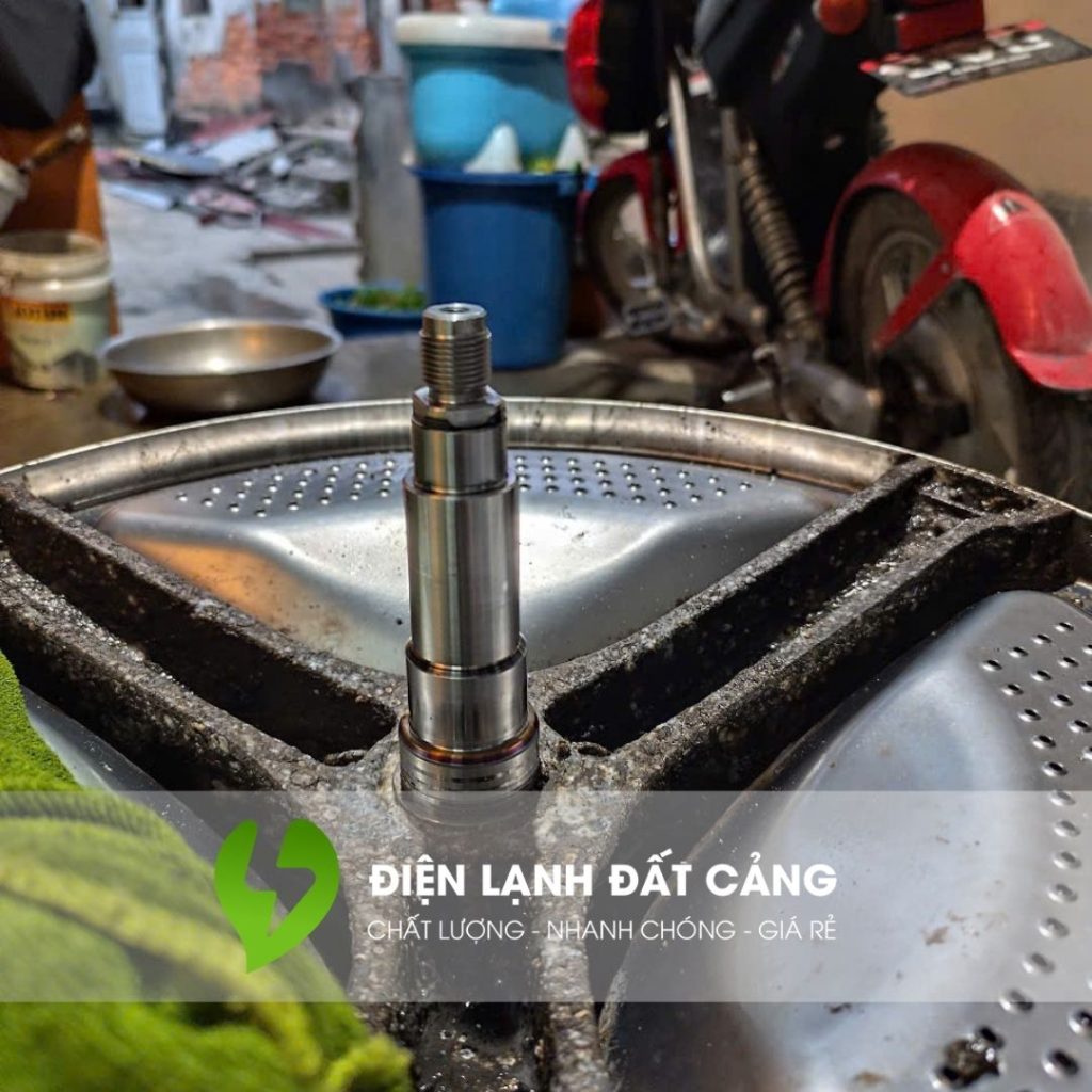 ĐIỆN LẠNH ĐẤT CẢNG sẽ tổng hợp tất cả các mã lỗi thường gặp trên máy giặt Electrolux, cùng nguyên nhân, cách khắc phục, và tư vấn sửa chữa tại nhà đáng tin cậy.