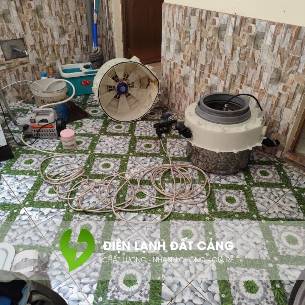 Máy giặt cửa trên là thiết bị phổ biến trong nhiều hộ gia đình tại Hải Phòng nhờ mức giá hợp lý, thiết kế nhỏ gọn và dễ sử dụng.