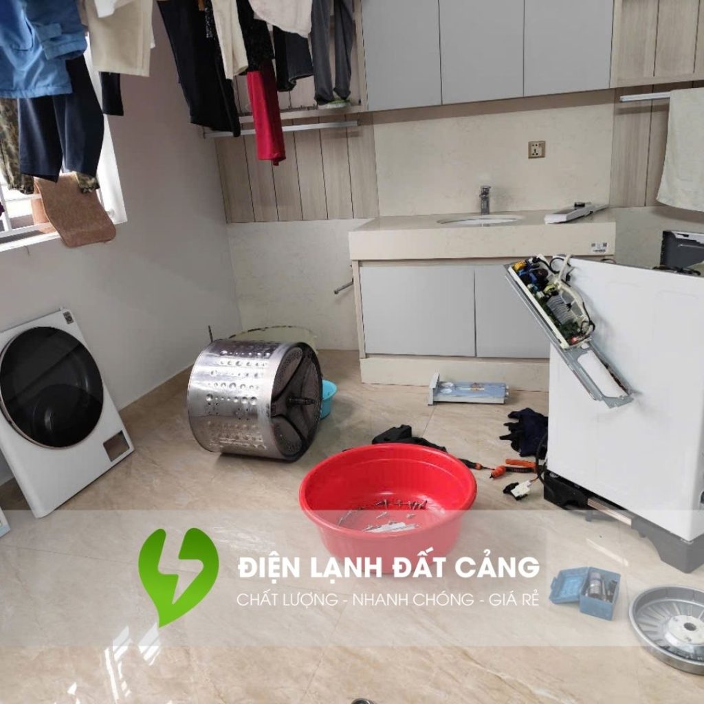 ĐIỆN LẠNH ĐẤT CẢNG sẽ chia sẻ chi tiết về nguyên nhân, cách khắc phục lỗi E10, báo giá sửa lỗi E10, và địa chỉ sửa máy giặt Electrolux chuyên sâu tại Hải Phòng đáng tin cậy.