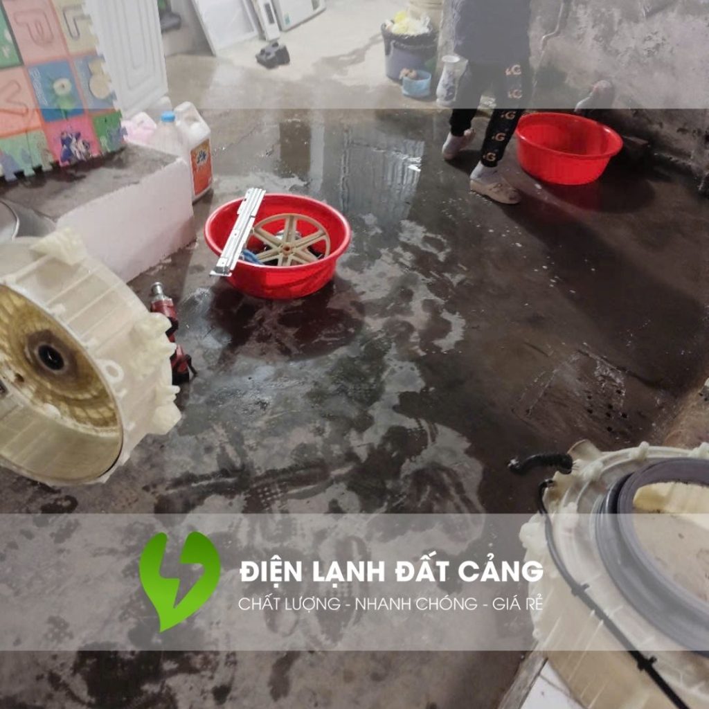 Máy giặt báo lỗi xả nước – Gọi thợ sửa máy giặt Hải Phòng ngay là phản ứng hợp lý khi thiết bị của bạn không thể hoàn thành chu trình giặt do lỗi thoát nước.